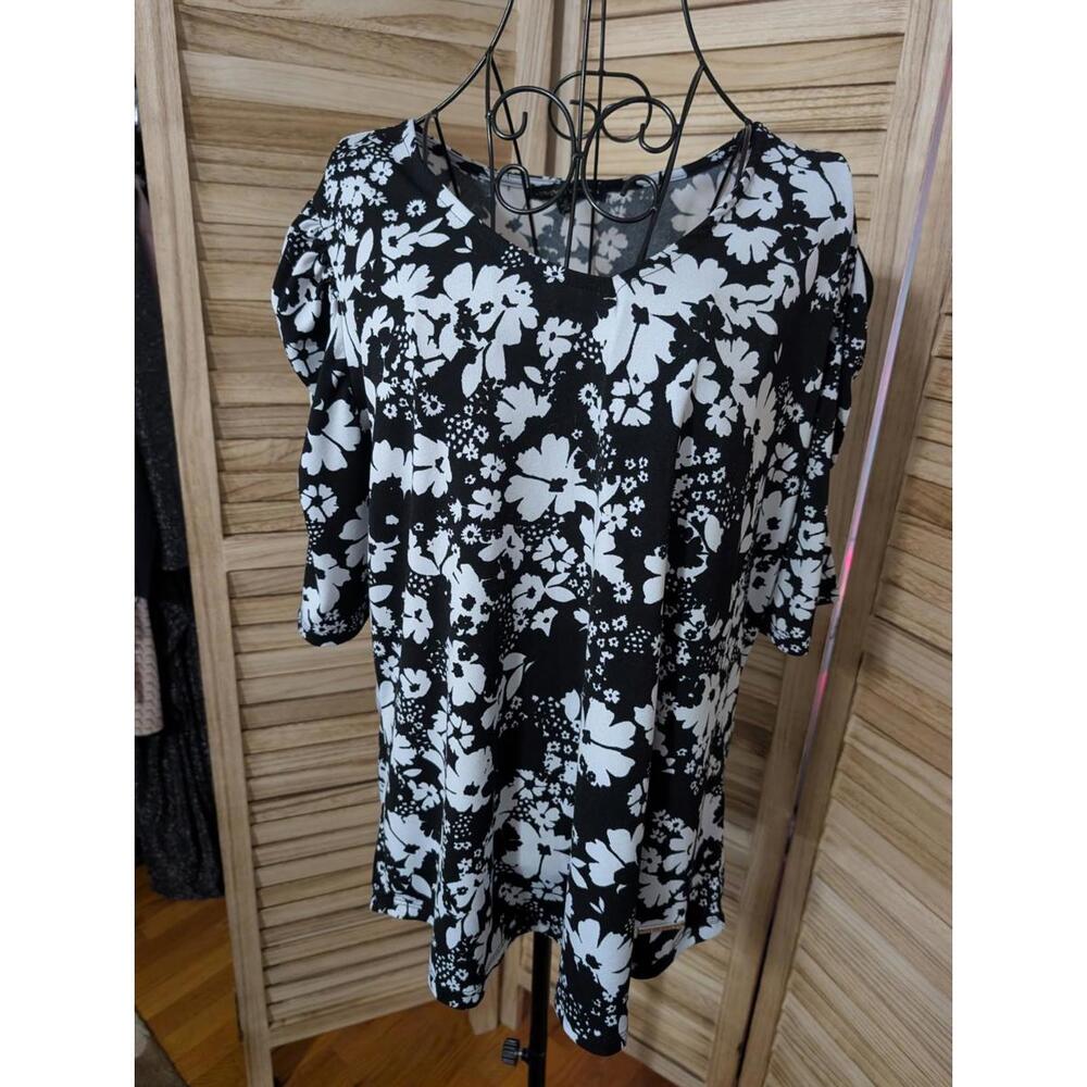 Adrienne Vittadini Black & White Floral Short Sleeve Top XL Zipper Back